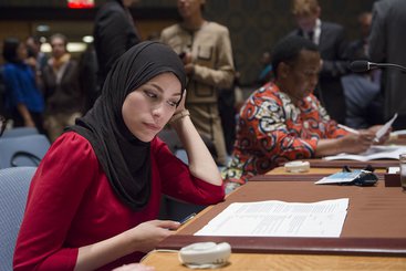 Alaa Murabit, of NGO Voice of Libyan Women at UN Security Council Debate on Women, Peace and Security, 2015. Photo: UN Photo/Amanda Voisard CC BY-NC-ND 2.0.