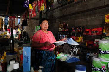 A woman works at the market, Guatemala city, Guatemala. Photo: Maria Fleischmann / World Bank CC BY-NC-ND 2.0